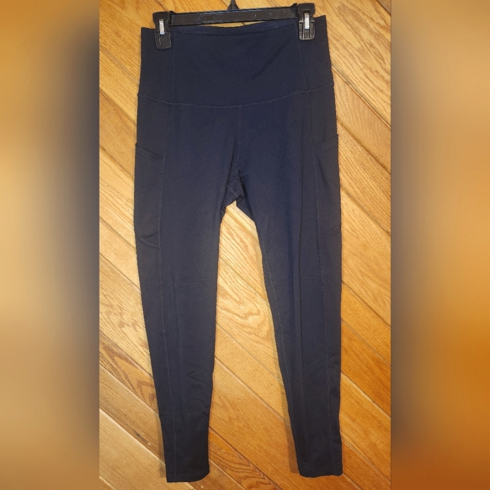 Women's Black Cropped High-Waisted Medium Leggings With Pockets